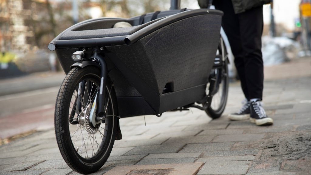 Comparaison entre un triporteur électrique et un utilitaire pour les livraisons urbaines